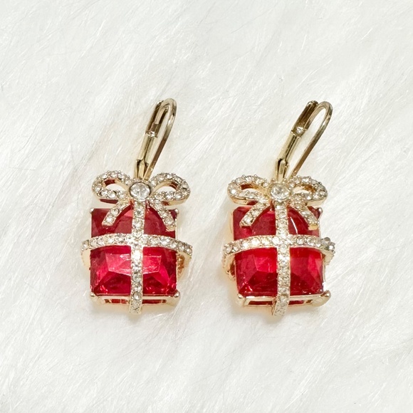 Set of 2 Crystal Christmas Tree & Bow Present Earrings Emerald Holiday Jewelry - Picture 5 of 6